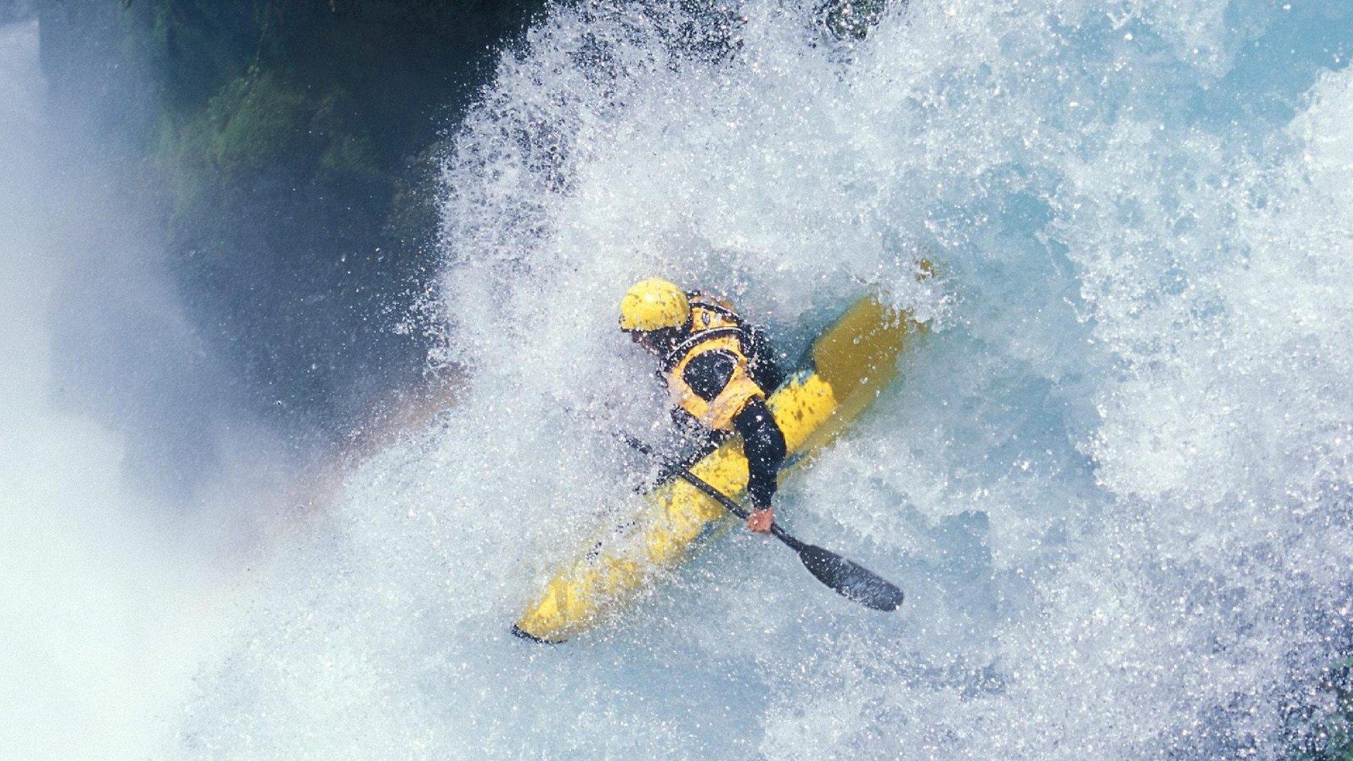 罗马诺独家确认,17岁新星卡尔今日签约拜仁,长约锁定至2028年