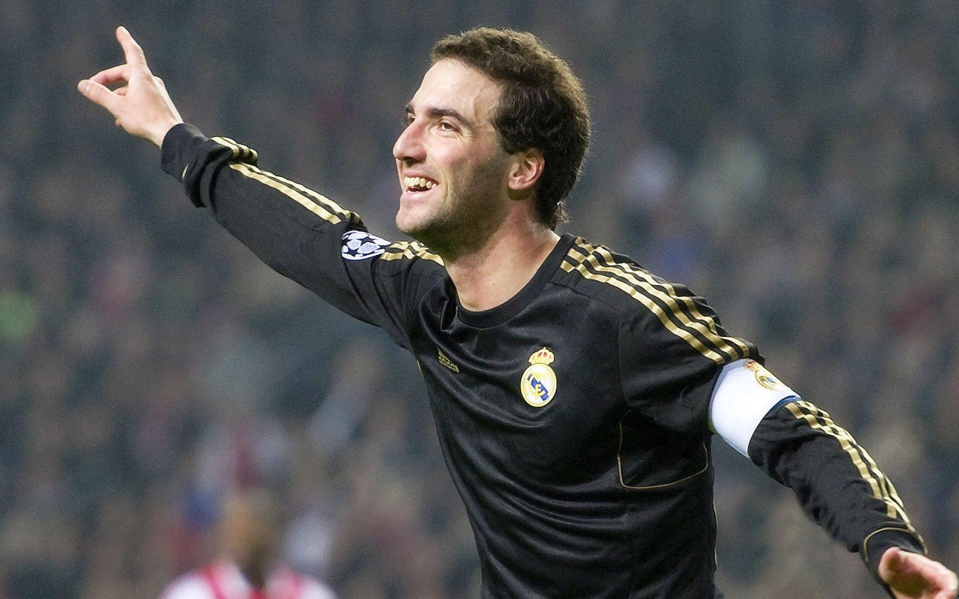 安切洛蒂盛赞贝林厄姆，远射破局展现老将风范，皇马新核改写德比战局